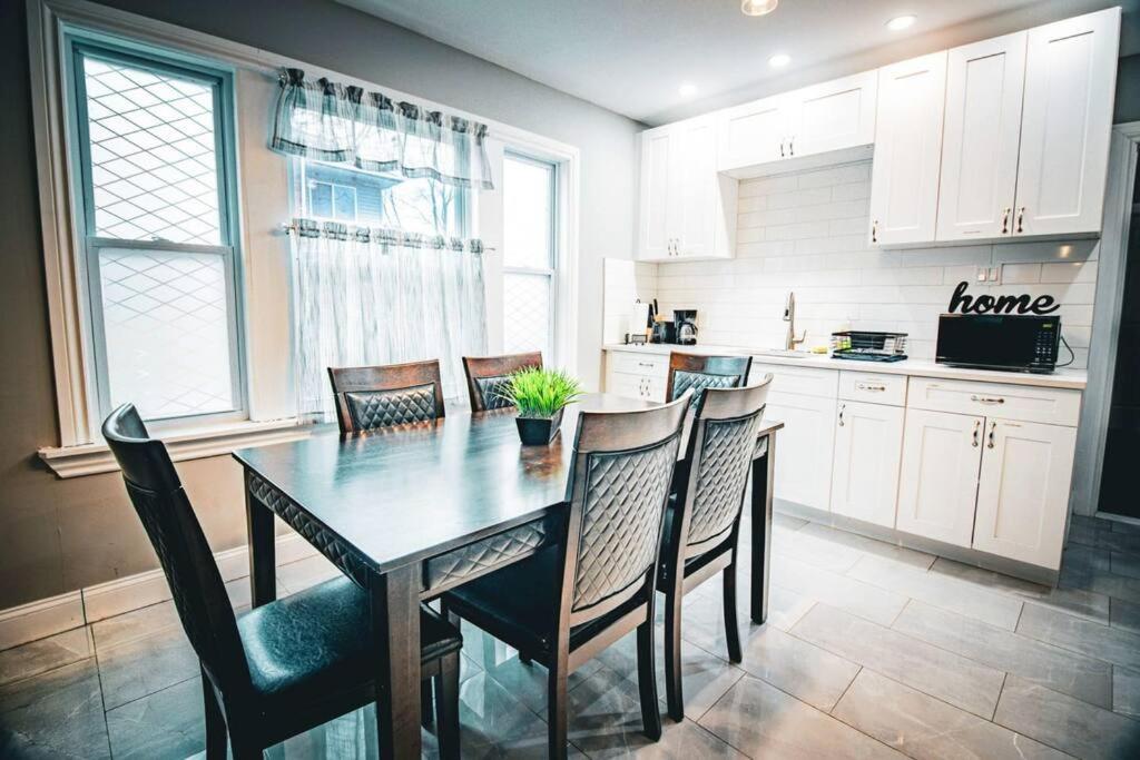 Comfortable 3Br, 1 Bath Close To The Falls Niagara Falls Exterior photo