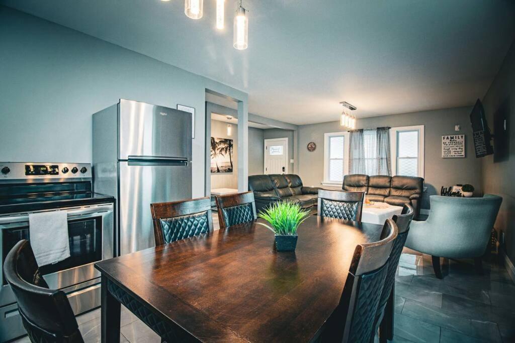 Comfortable 3Br, 1 Bath Close To The Falls Niagara Falls Exterior photo