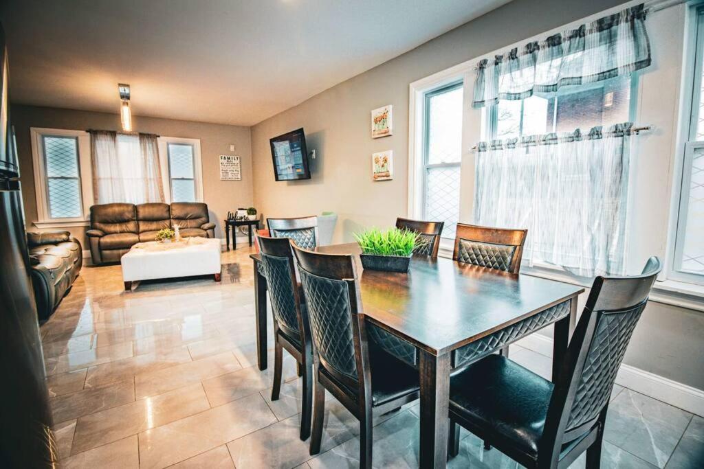 Comfortable 3Br, 1 Bath Close To The Falls Niagara Falls Exterior photo