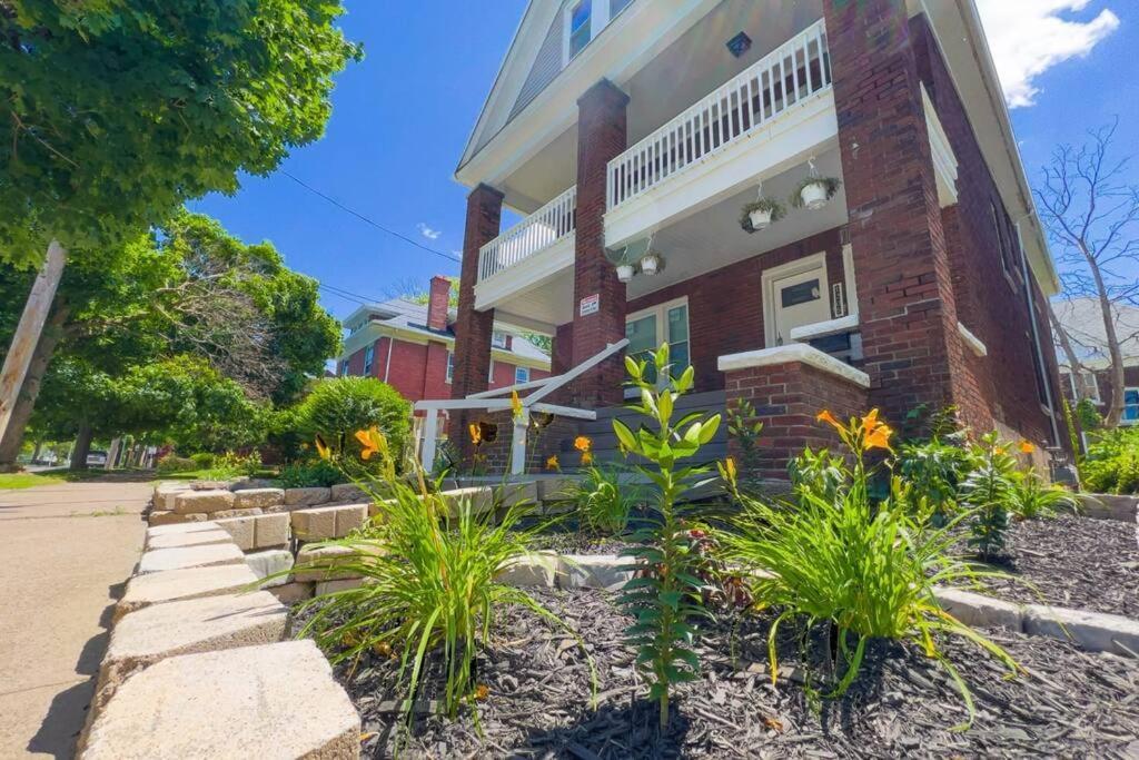 Comfortable 3Br, 1 Bath Close To The Falls Niagara Falls Exterior photo